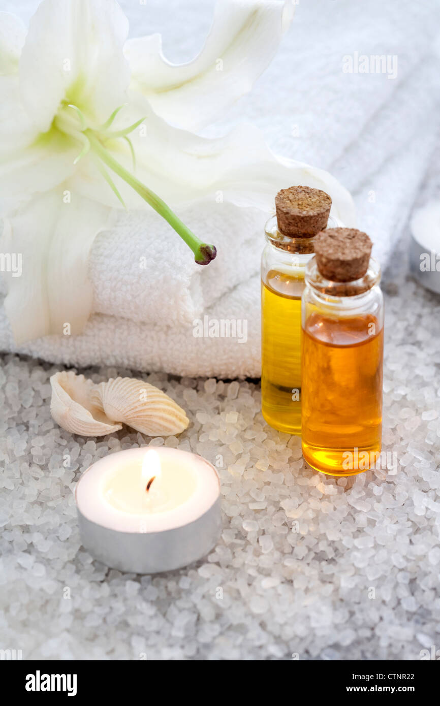 Aromatherapy oil and towels Stock Photo Alamy