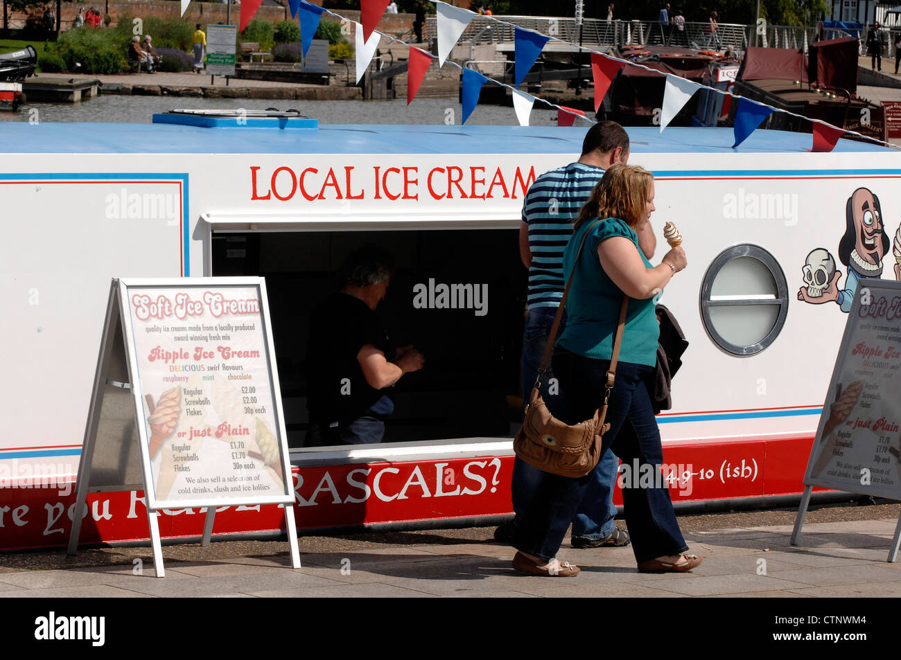 Ice cream canal boat in Stratford on Avon Stock Photo Alamy