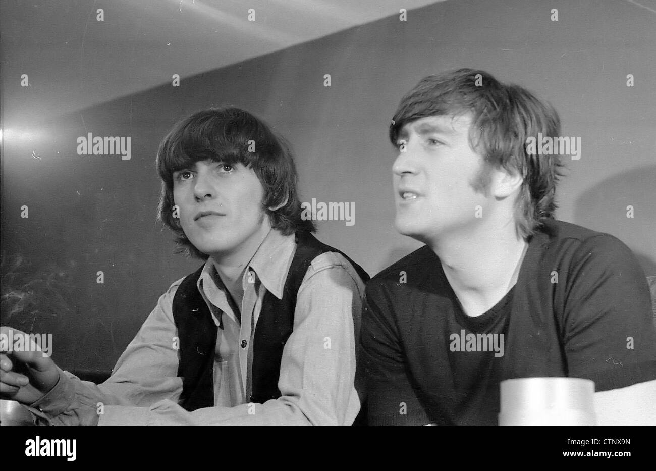 003334 - George Harrison & John Lennon at a Press Conference in Rome, Italy 27th June 1965 Stock Photo