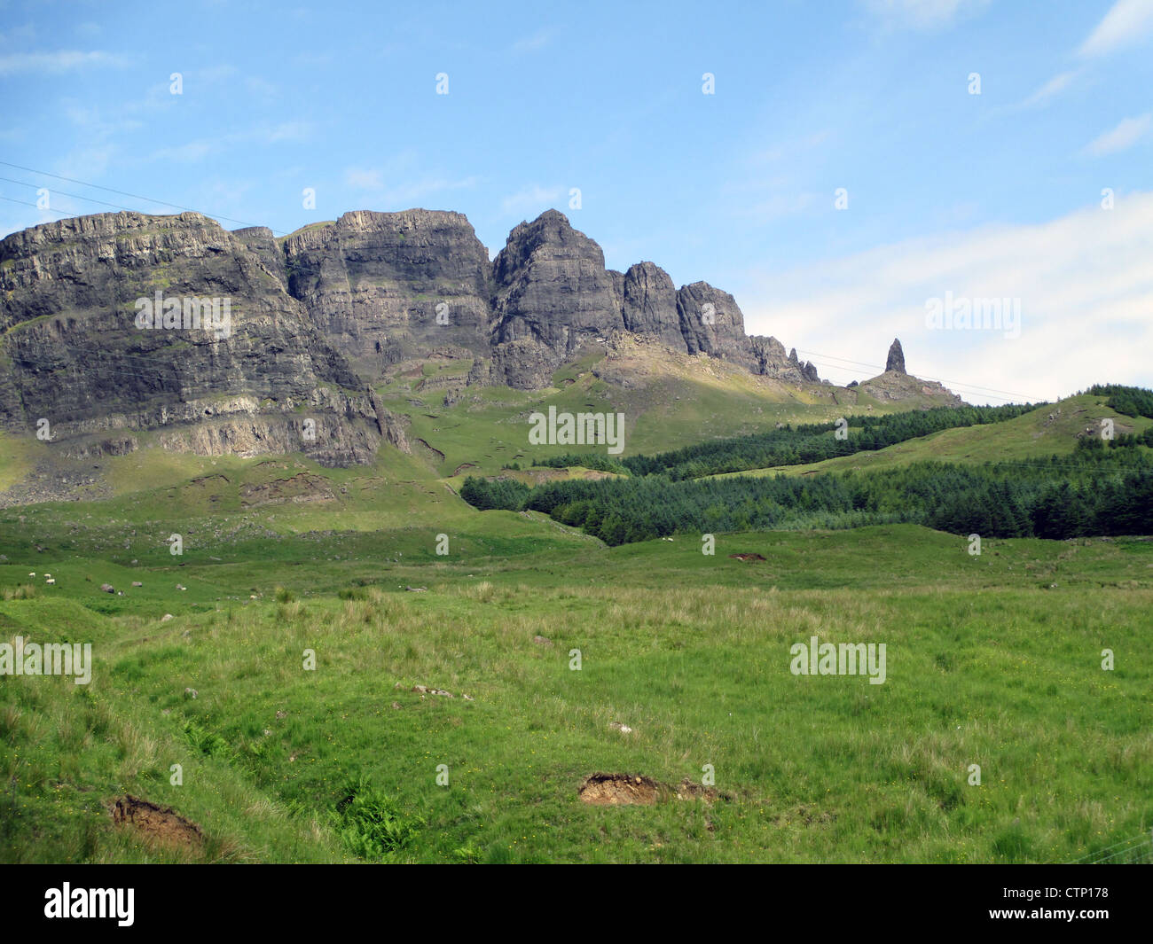 ISLE OF SKYE, Scotland. The Black Cuillin mountains on the east coast ...