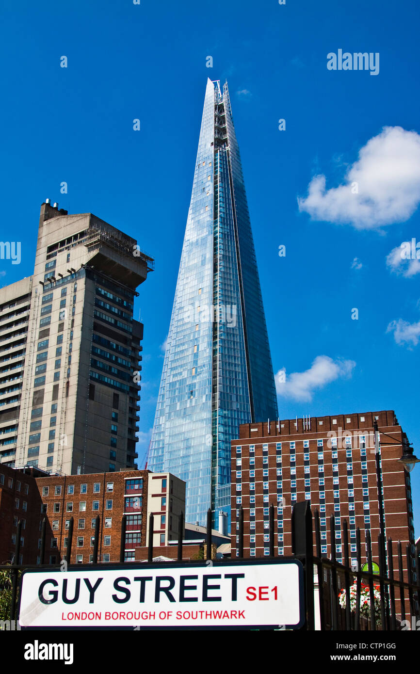 Shard glass hi-res stock photography and images - Alamy