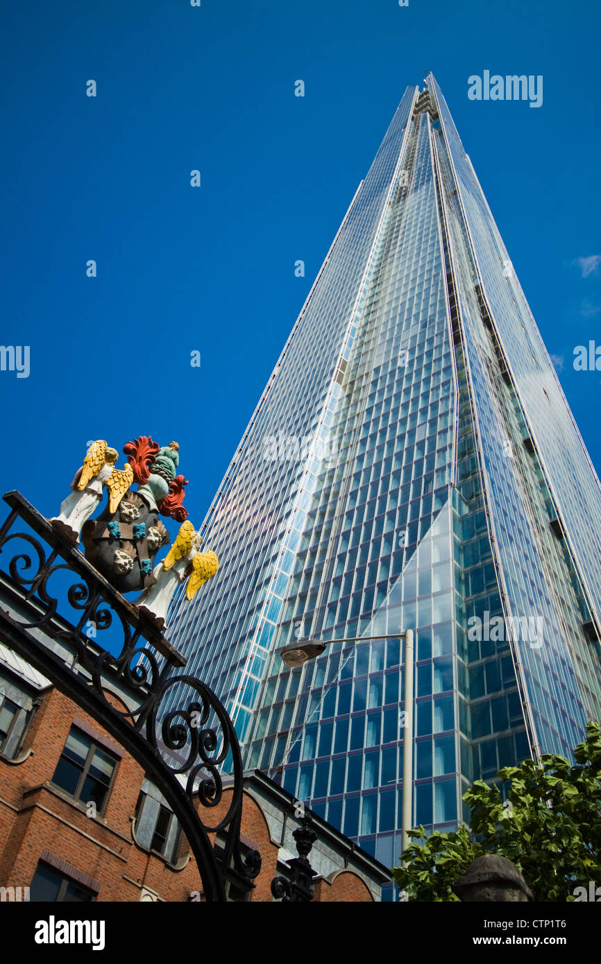 Shard glass hi-res stock photography and images - Alamy