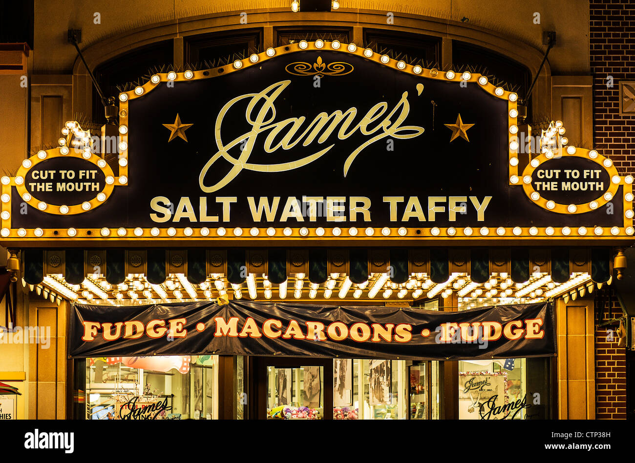 Salt water taffy boardwalk hires stock photography and images Alamy