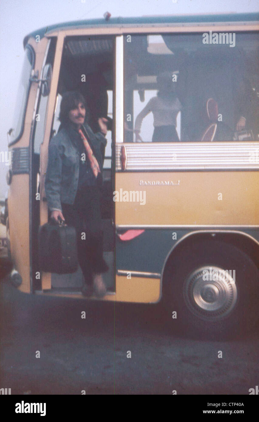003612 - George Harrison on the Magical Mystery Tour Bus at The Atlantic Hotel, Newquay in September 1967 Stock Photo