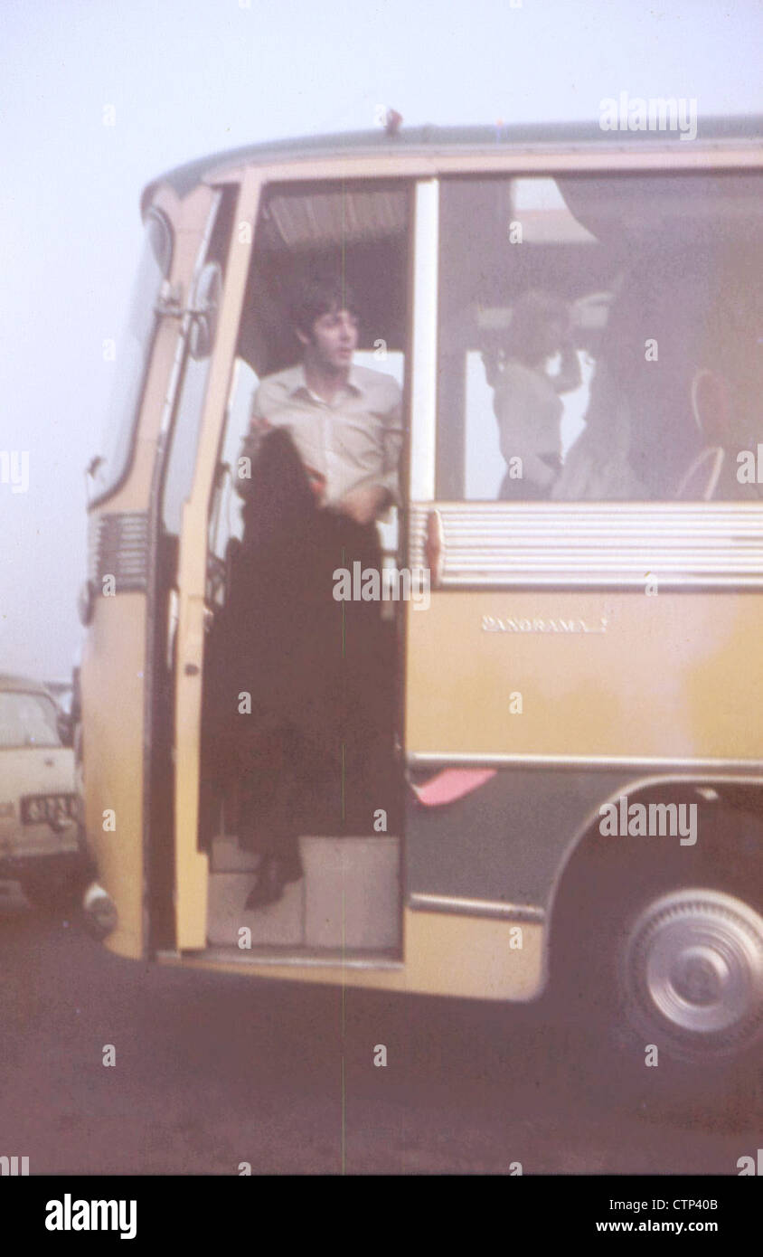 003613 - Paul McCartney on the Magical Mystery Tour Bus at The Atlantic Hotel, Newquay in September 1967 Stock Photo