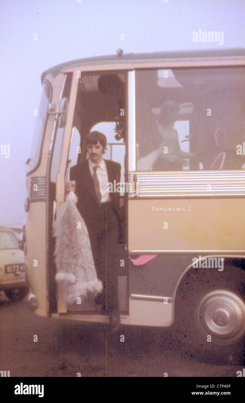 003614 - Ringo Starr on the Magical Mystery Tour Bus at The Atlantic Hotel, Newquay in September 1967 Stock Photo