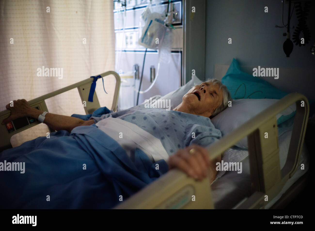 Old woman asleep in a hospital bed Stock Photo - Alamy