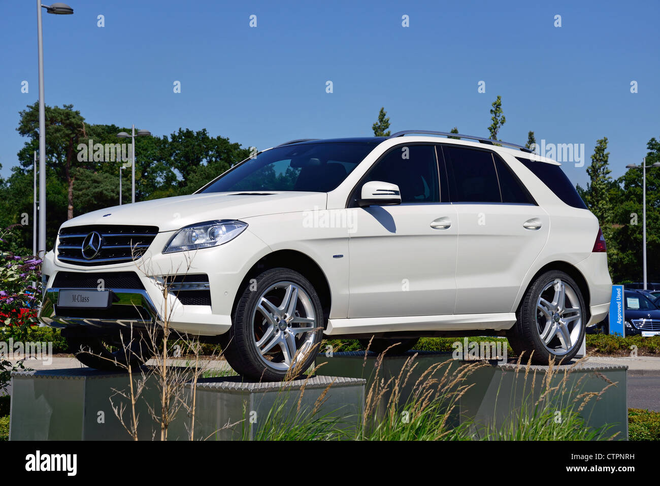 MERCEDES CLASSE M suche-mercedes-benz-ml-w164-350-cdi-weiss Used - the  parking