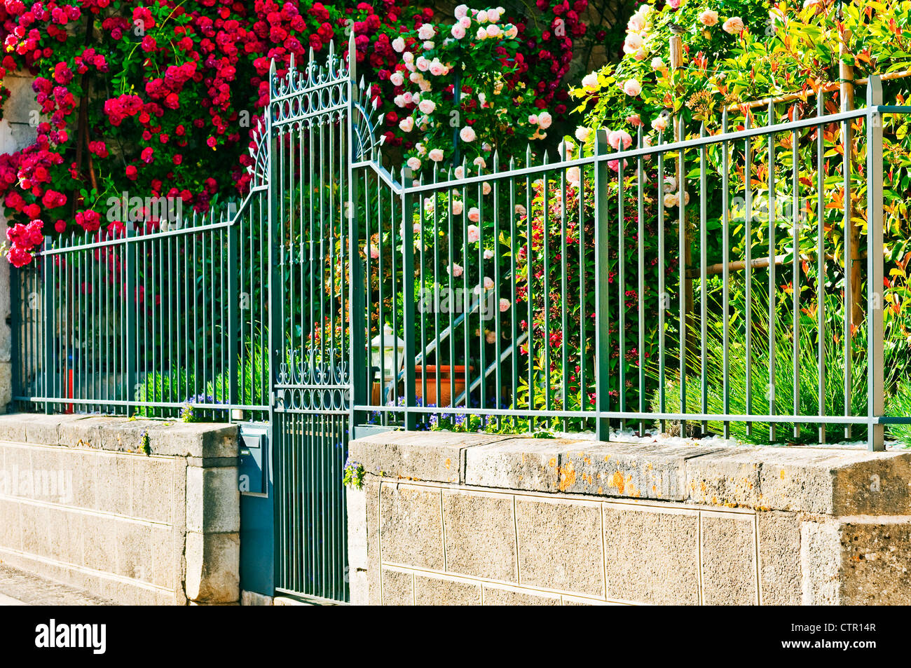 Garden gate iron hi-res stock photography and images - Alamy
