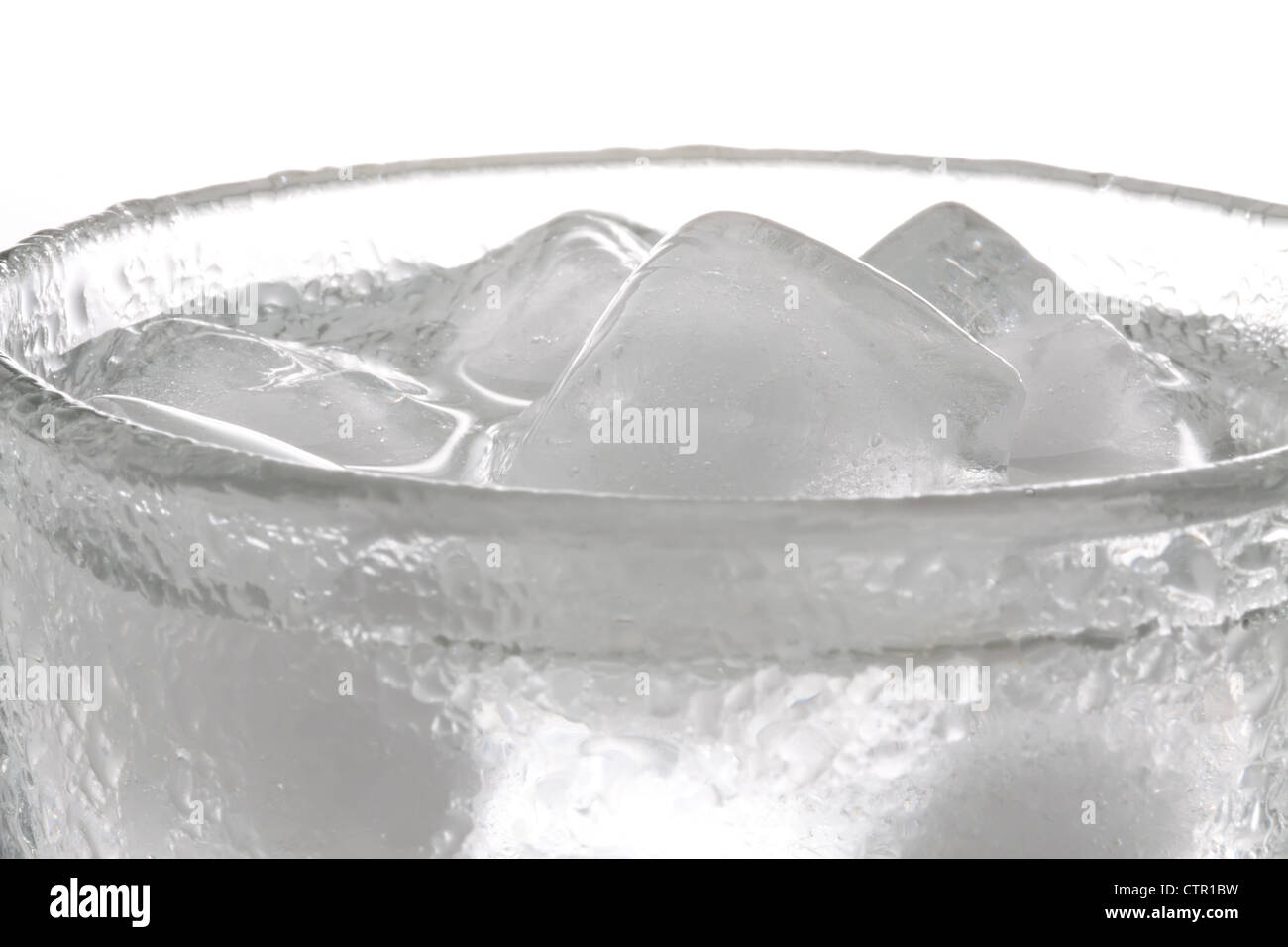https://c8.alamy.com/comp/CTR1BW/glass-of-fresh-water-cooled-with-ice-cubes-CTR1BW.jpg