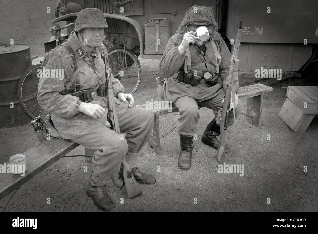 B/W image of two Waffen-SS soldiers enjoying a cuppa Stock Photo
