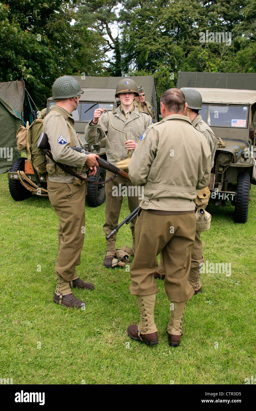 Actors Chat Whilst Dressed In Ww2 Period Us Army Gi Uniforms At A Living  History Weekend Stock Photo - Alamy