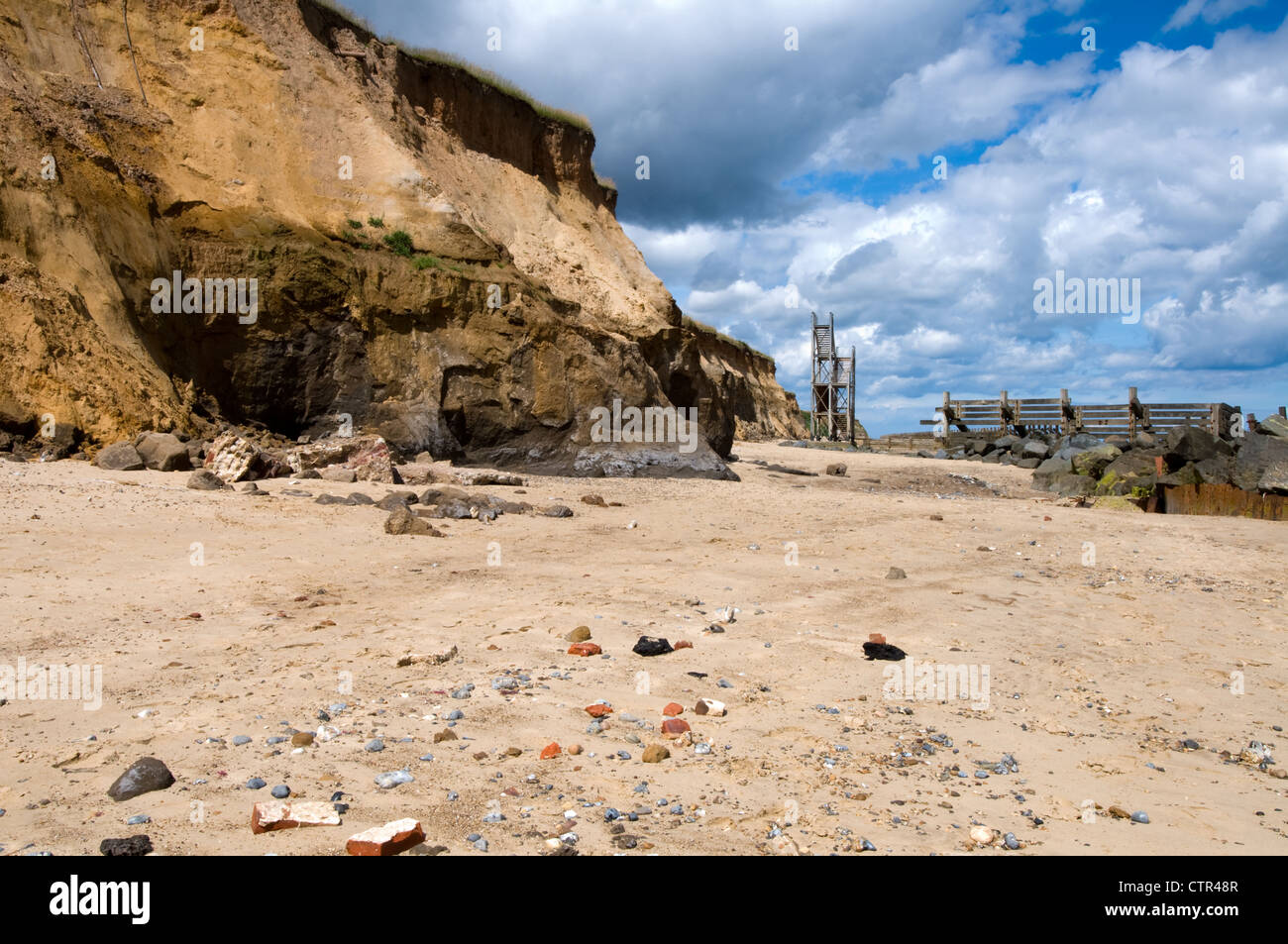 Happisburgh beach coastal erosion hi-res stock photography and images ...