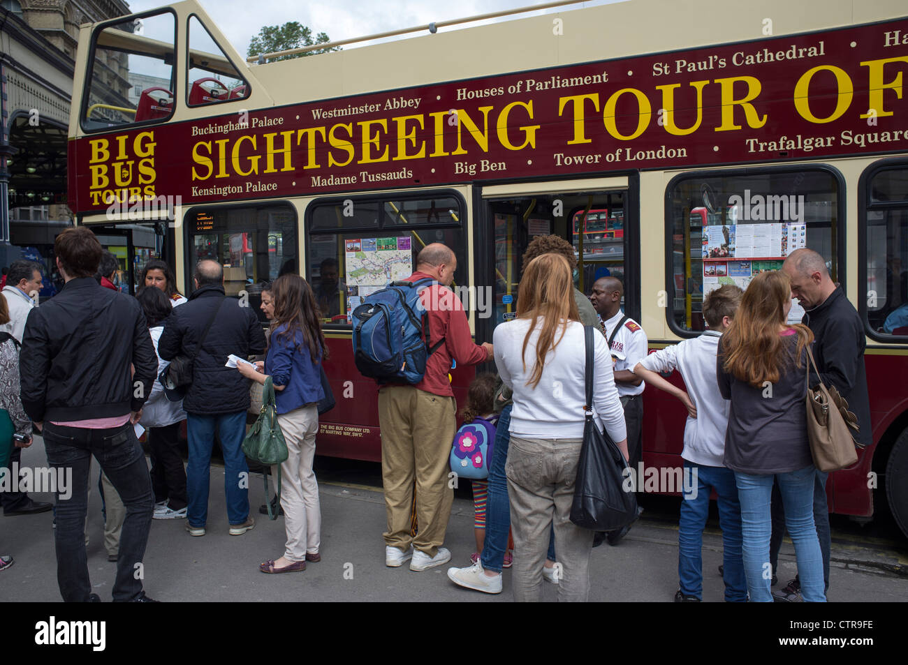 Sightseeing Tour Bus with customers waiting to board Stock Photo