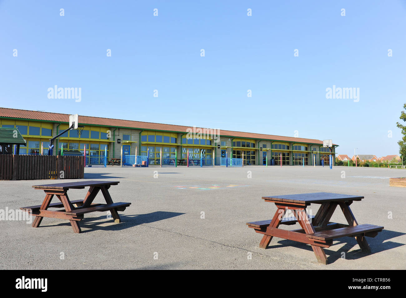 Modern school building and playground - UK infant/junior school pupils of 5-10 years Stock Photo