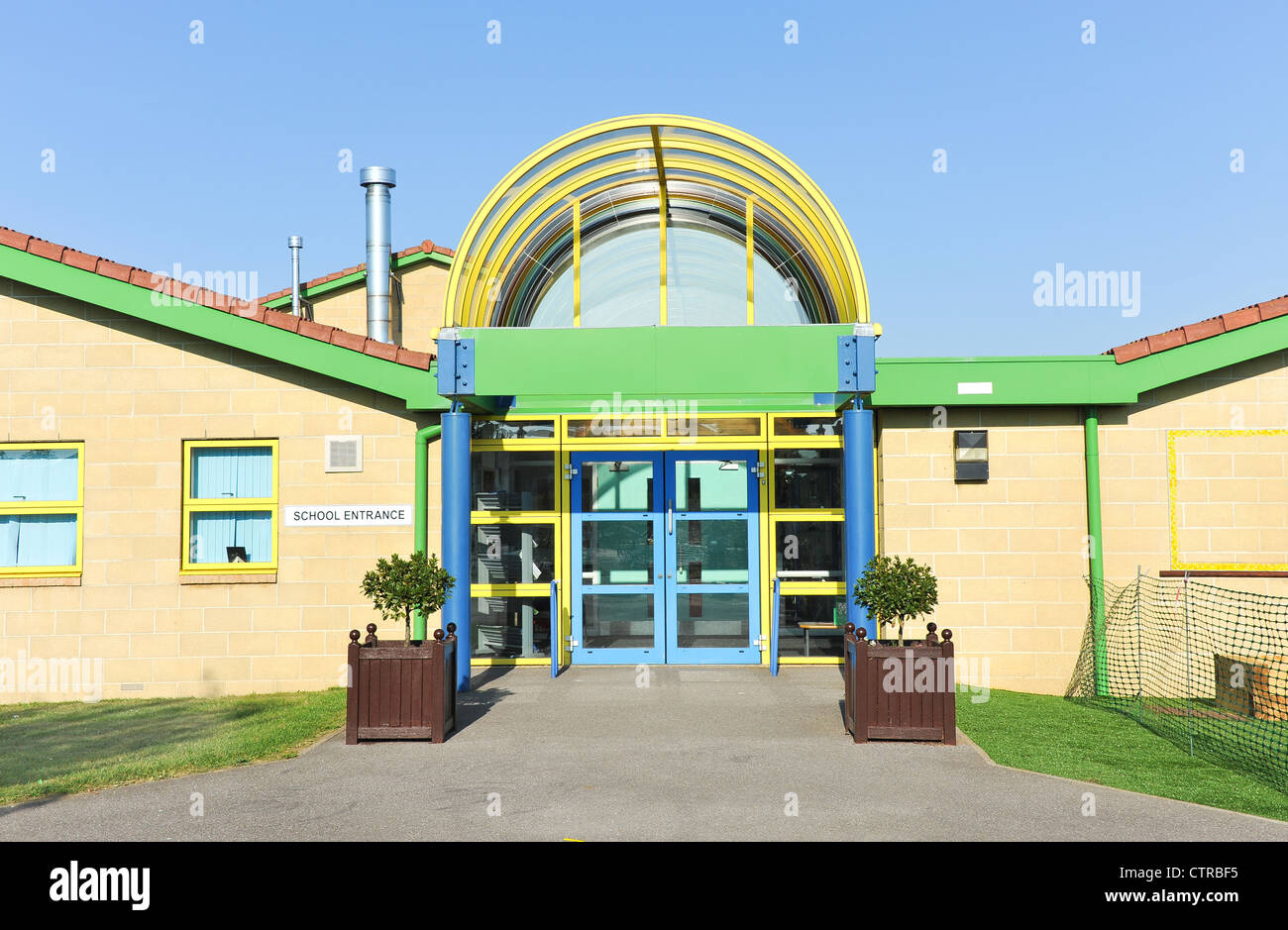 Modern school building entrance - UK infant/junior school pupils of 5-10 years Stock Photo