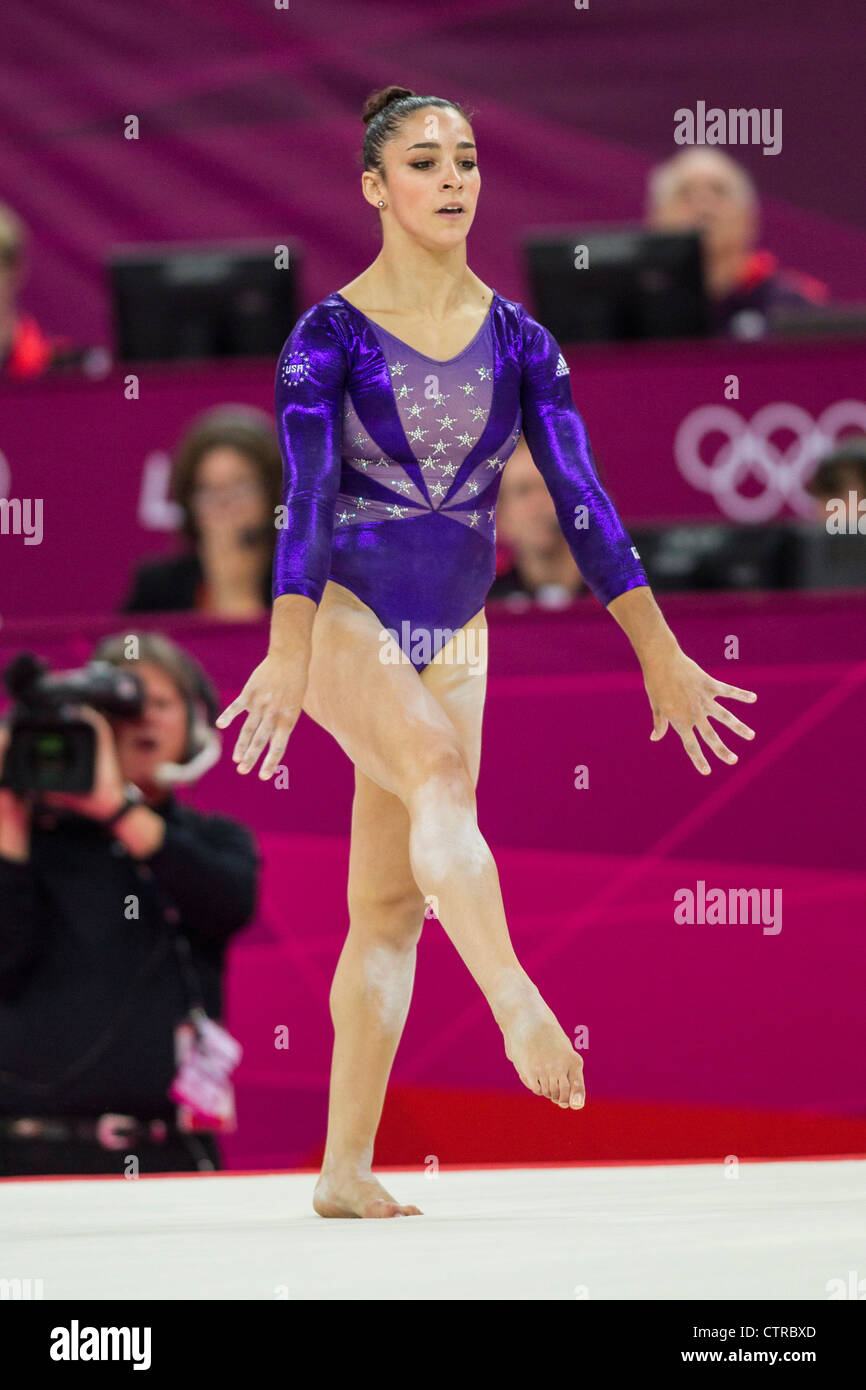 Alexandra Raisman (USA) preforms the floor exercise during the women's ...