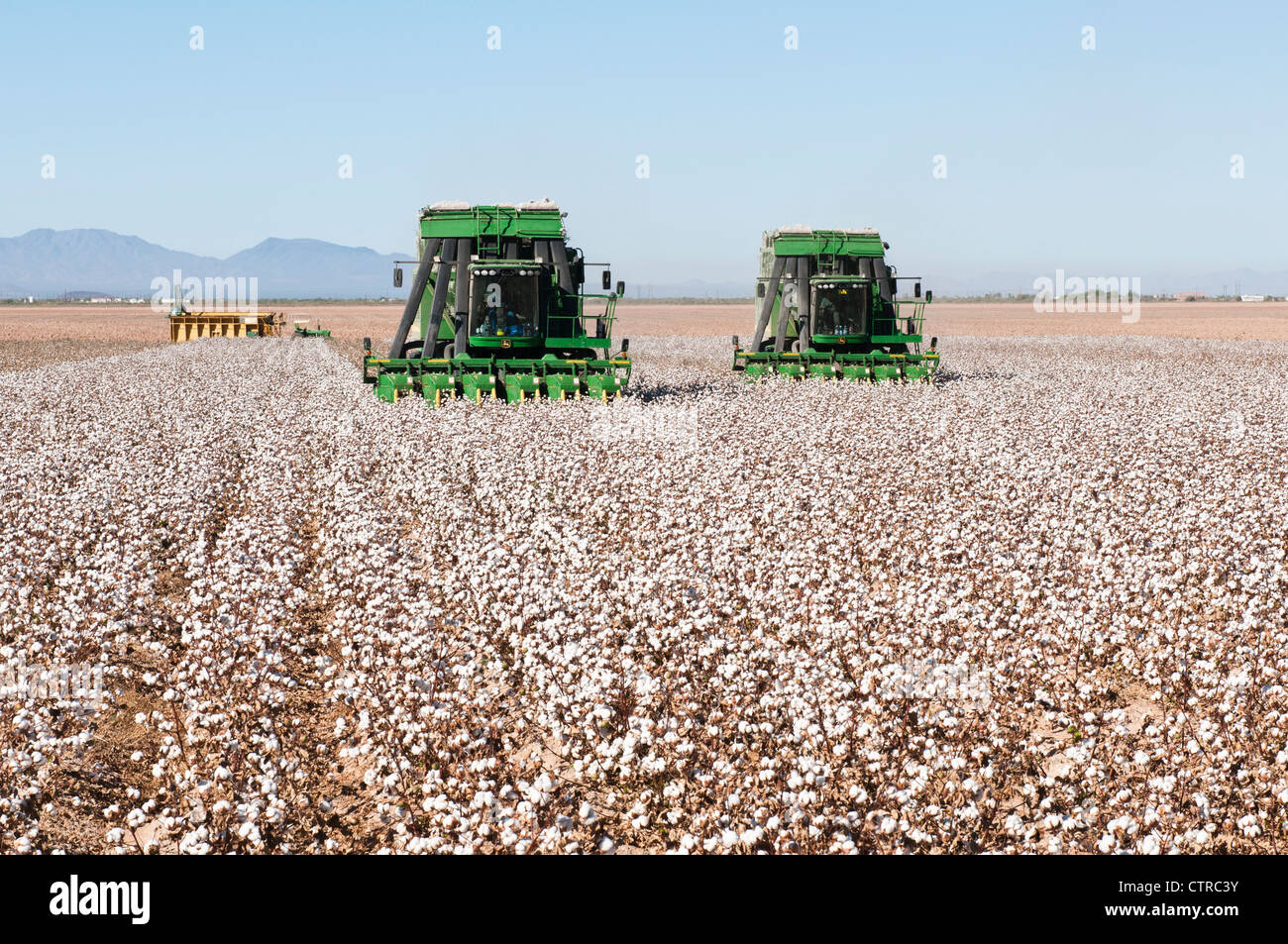 John deere cotton harvesting machine hi-res stock photography and ...