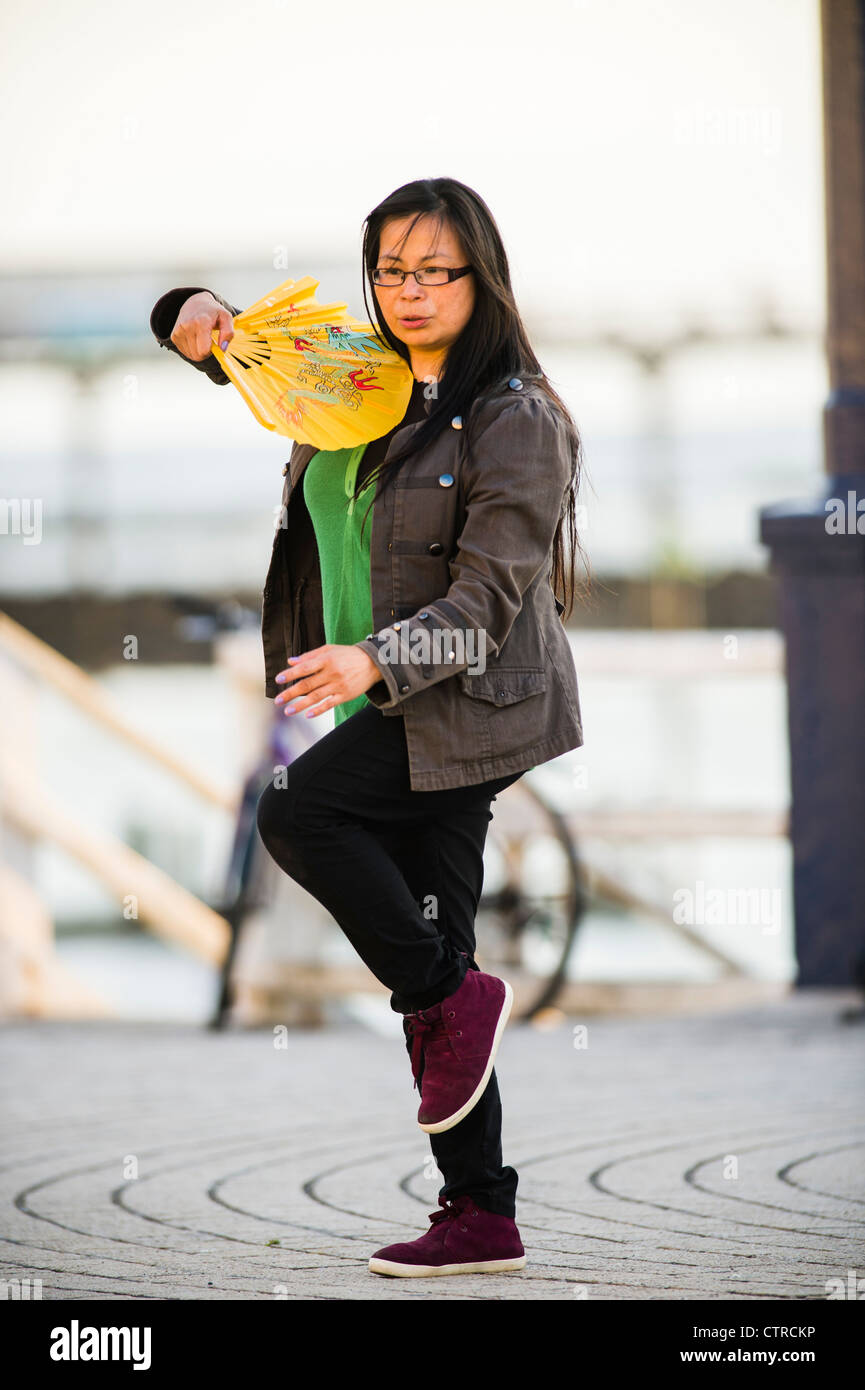 Fan dance hi-res stock photography and images - Alamy