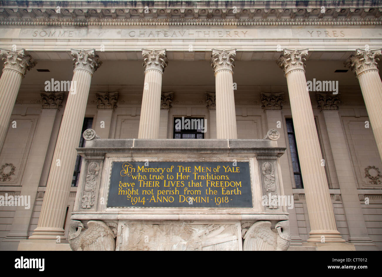 Cenotaph outside Hewitt Quadrangle at Yale New Haven Stock Photo Alamy