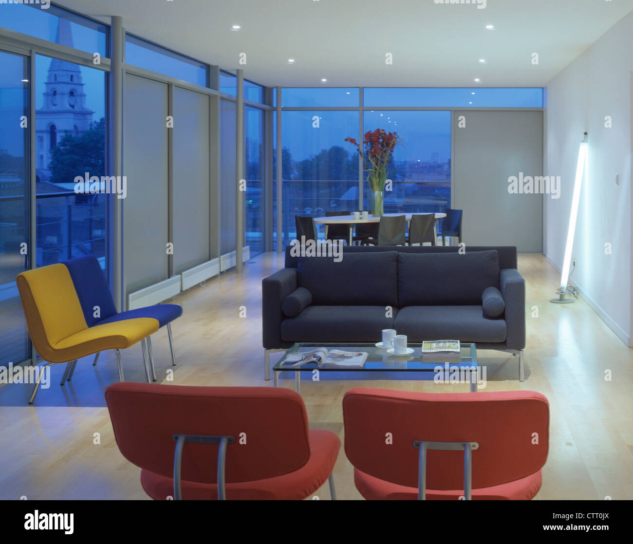 penthouse apartment apartment level 6 style street london e1 july 1999 orms interior night shot living room towards dining Stock Photo