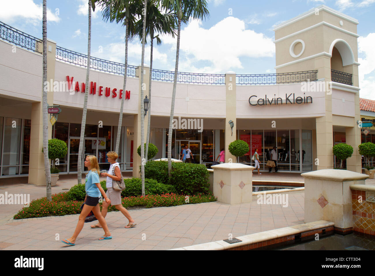 Leggings Park opens at Miromar Outlets - Gulfshore Business