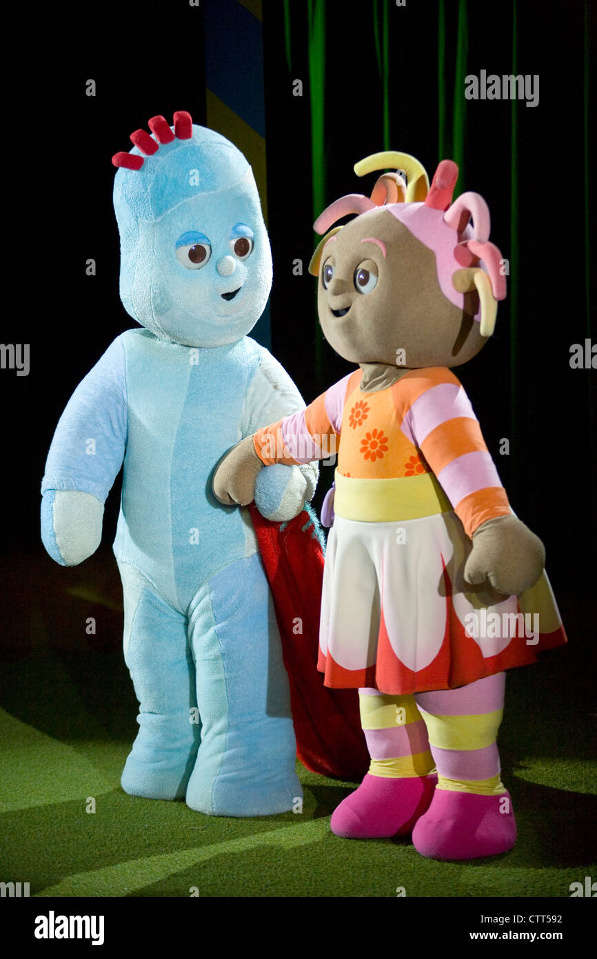 Iggle Piggle (left) and Upsy Daisy (right): In The Night Garden character / characters. UK. Stock Photo