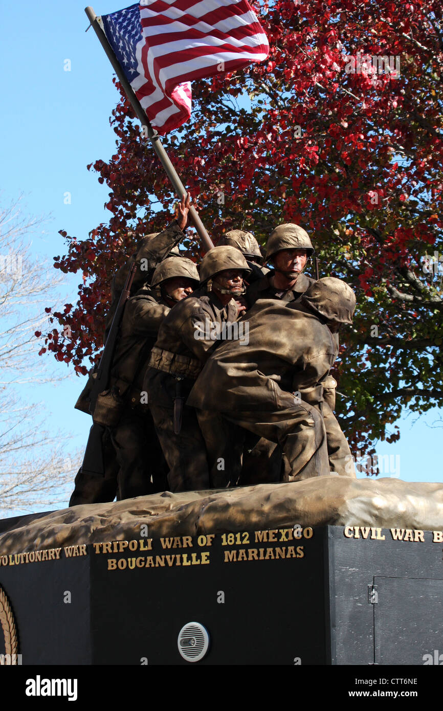 A living statue float at the Milwaukee Veterans Day Parade Wisconsin of the flag raising at Iwo Jima WWII Stock Photo