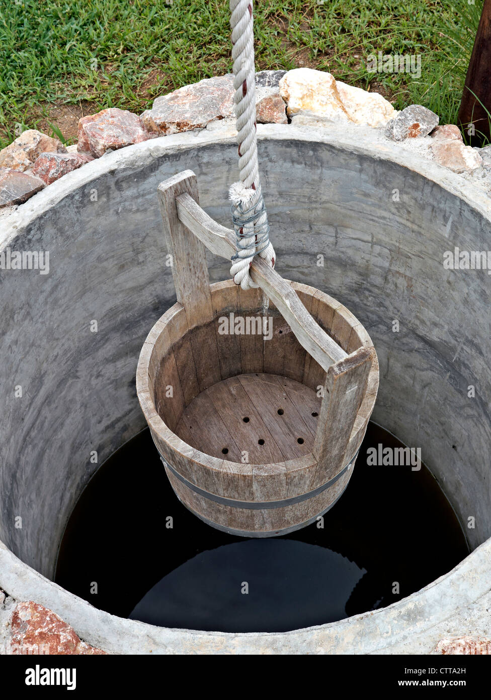 Old well with bucket hi-res stock photography and images - Alamy