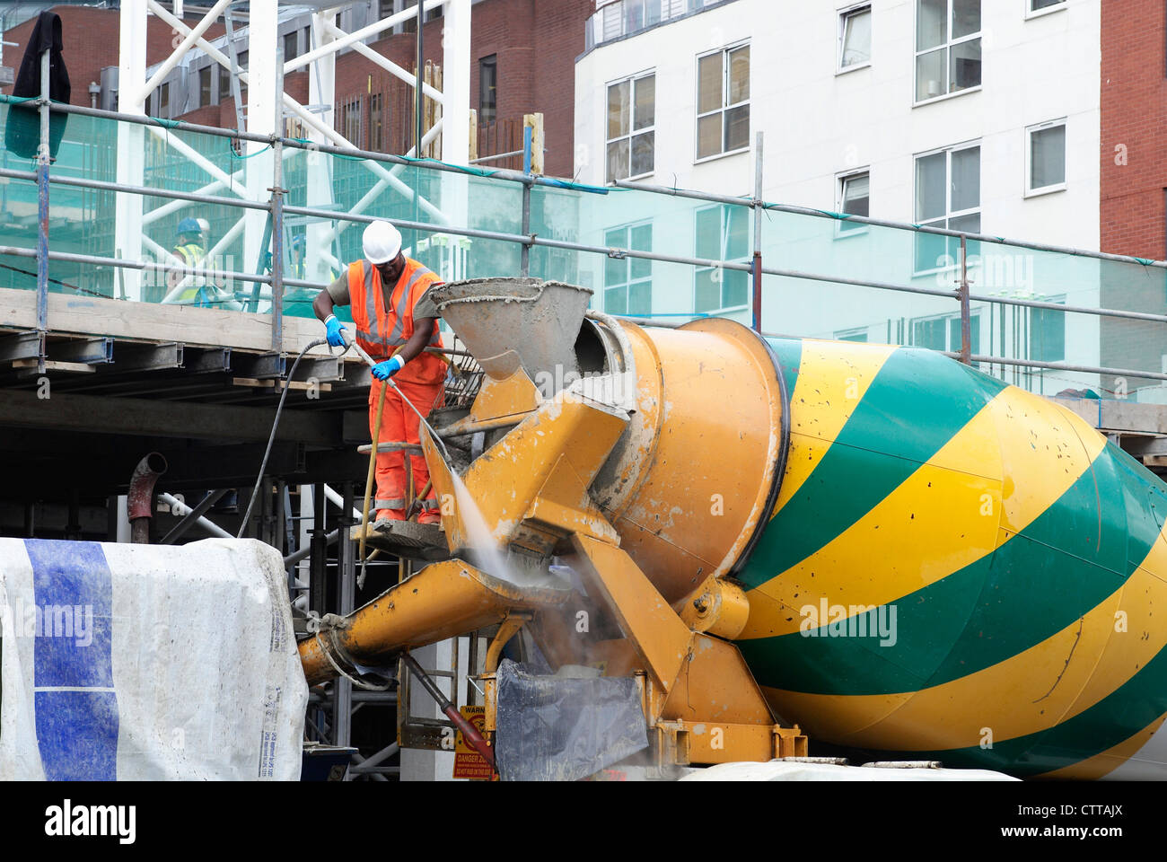 Mixer lorry hires stock photography and images Alamy