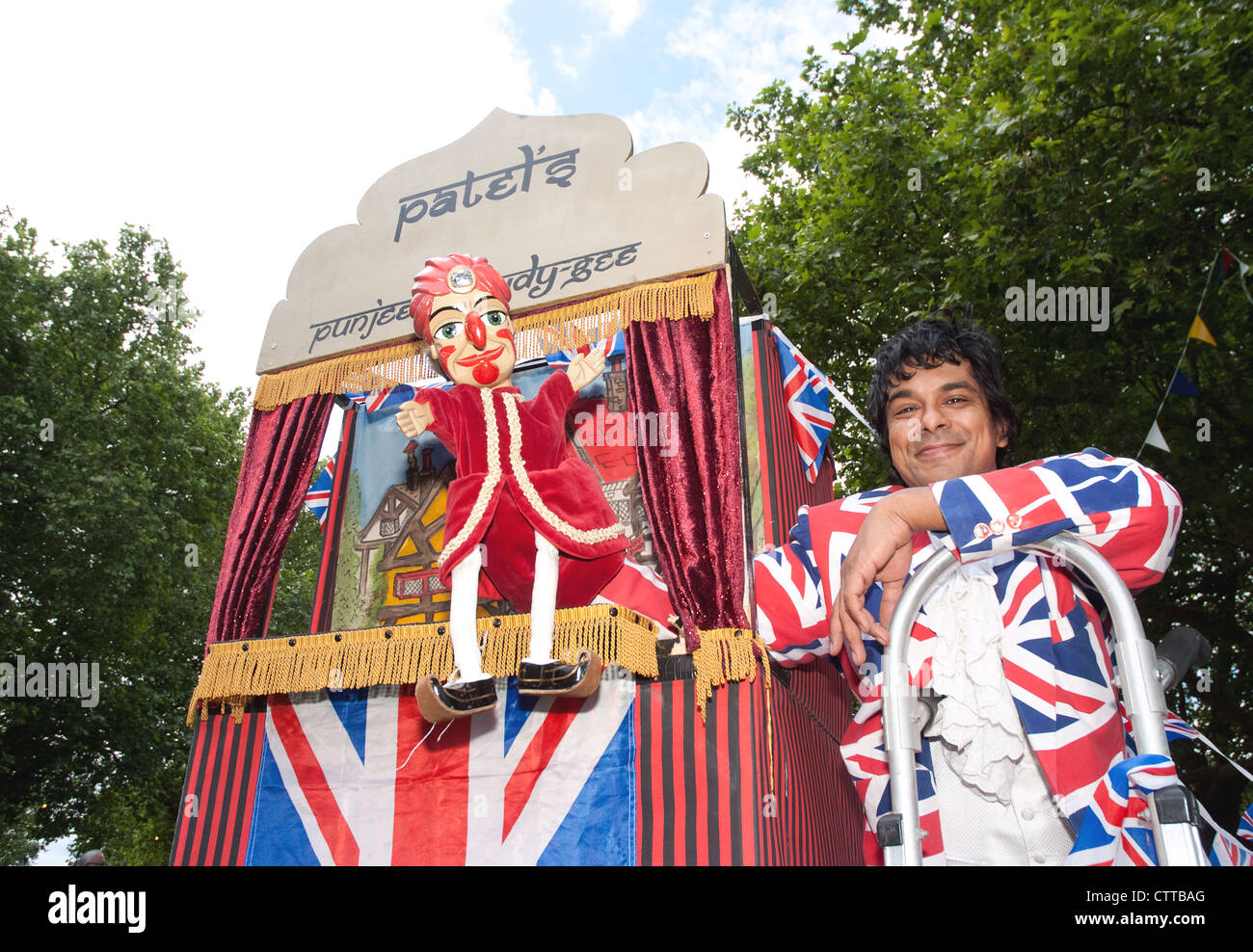Aftab Khan aka Prof Patel is Britain's first Asian Punch & Judy Professor Stock Photo