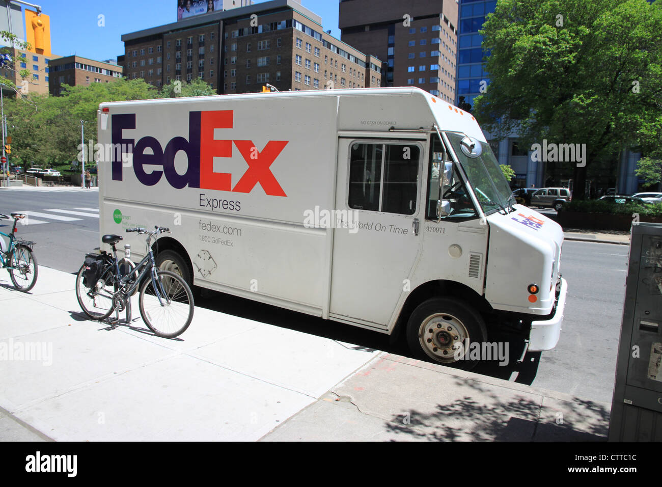 FedEx Truck Stock Photo - Alamy