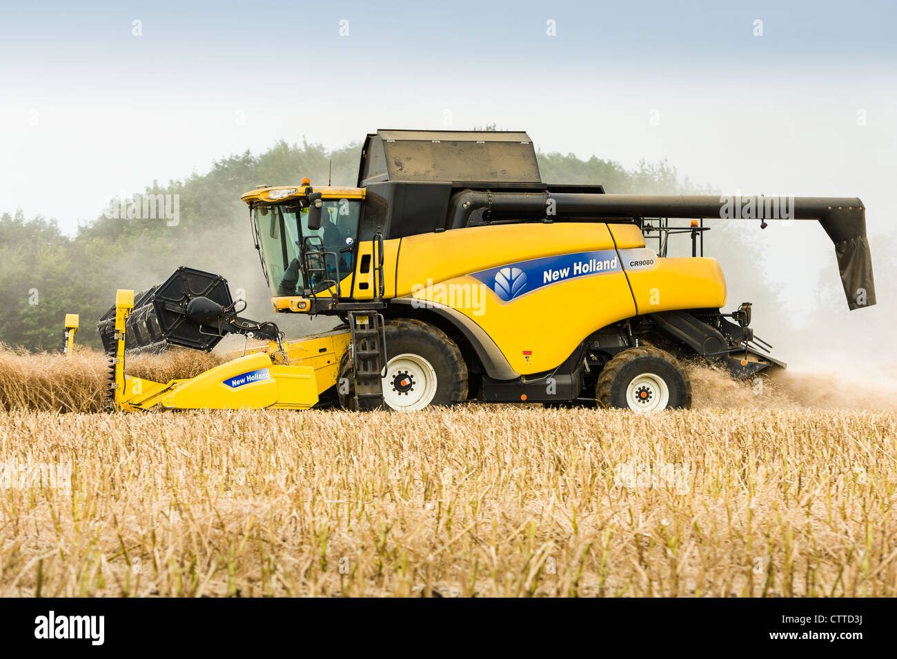 Combine harvester uk hi-res stock photography and images - Alamy