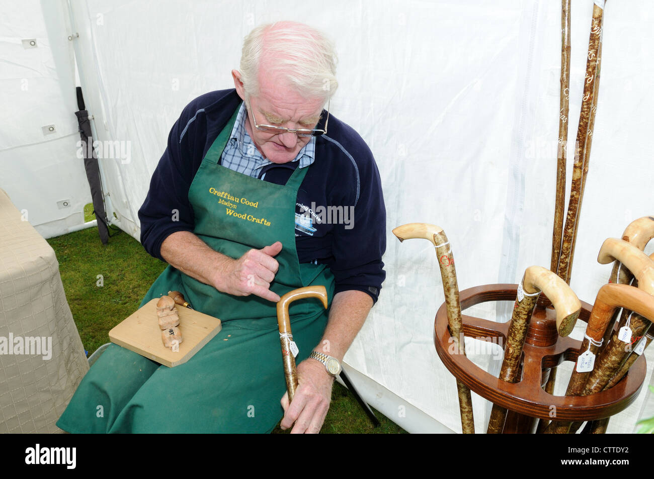 Ieuan Roberts demonstrating wood crafts at Lampeter Craft Fair Ceredigion Wales Cymru UK GB Stock Photo