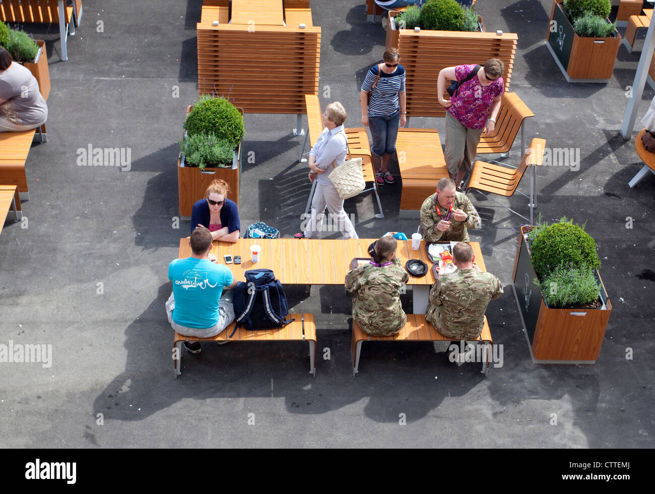 London 2012 Olympic Games - army personnel enjoy meal break in McDonald's Stock Photo