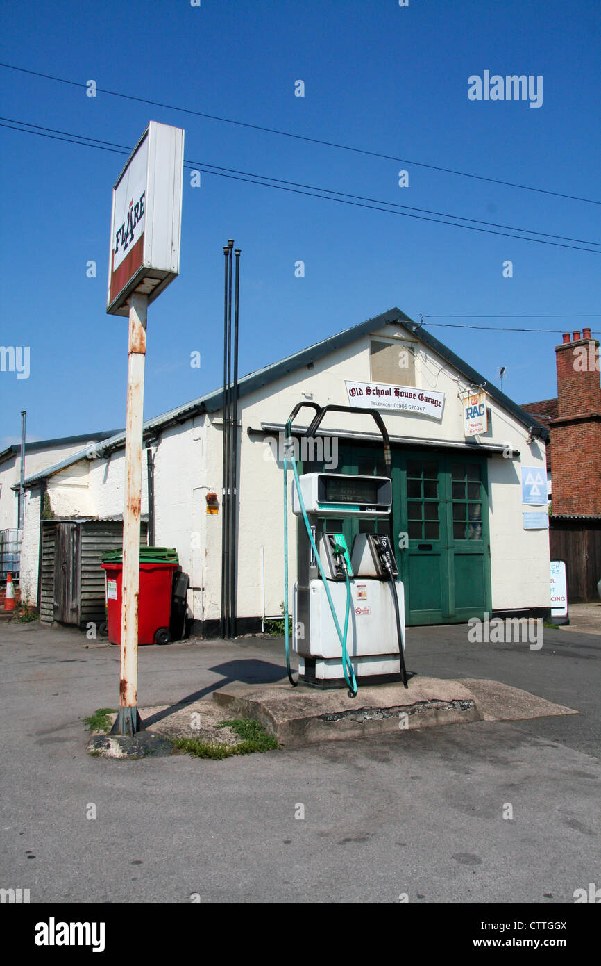 Old School House Garage Ombersley Worcestershire England Uk Stock