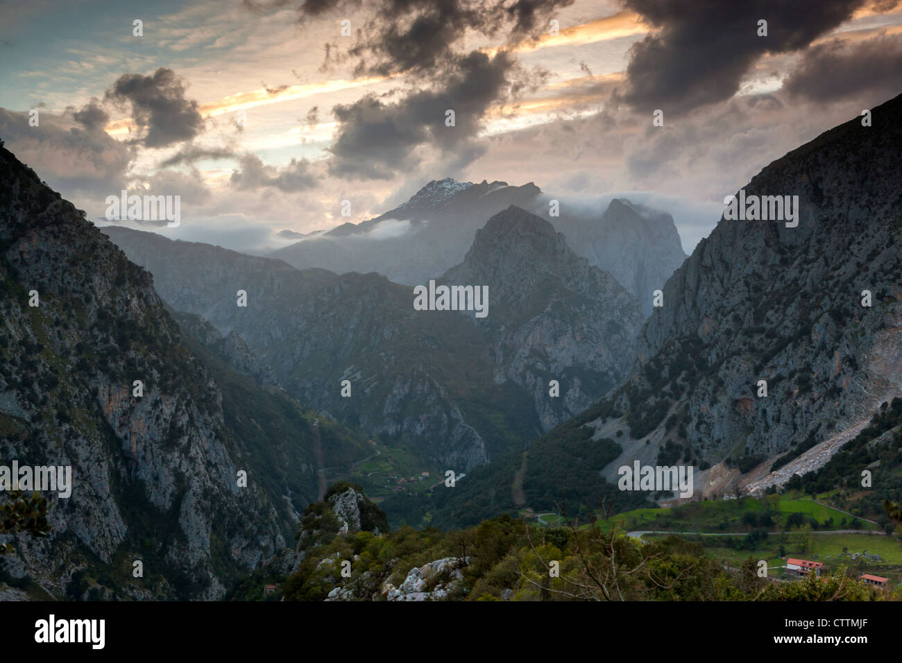 Sunset over Cueto del Ave, eastern massif of the Picos de Europa National Park (Andara) from Linares village, Cantabria, Spain Stock Photo