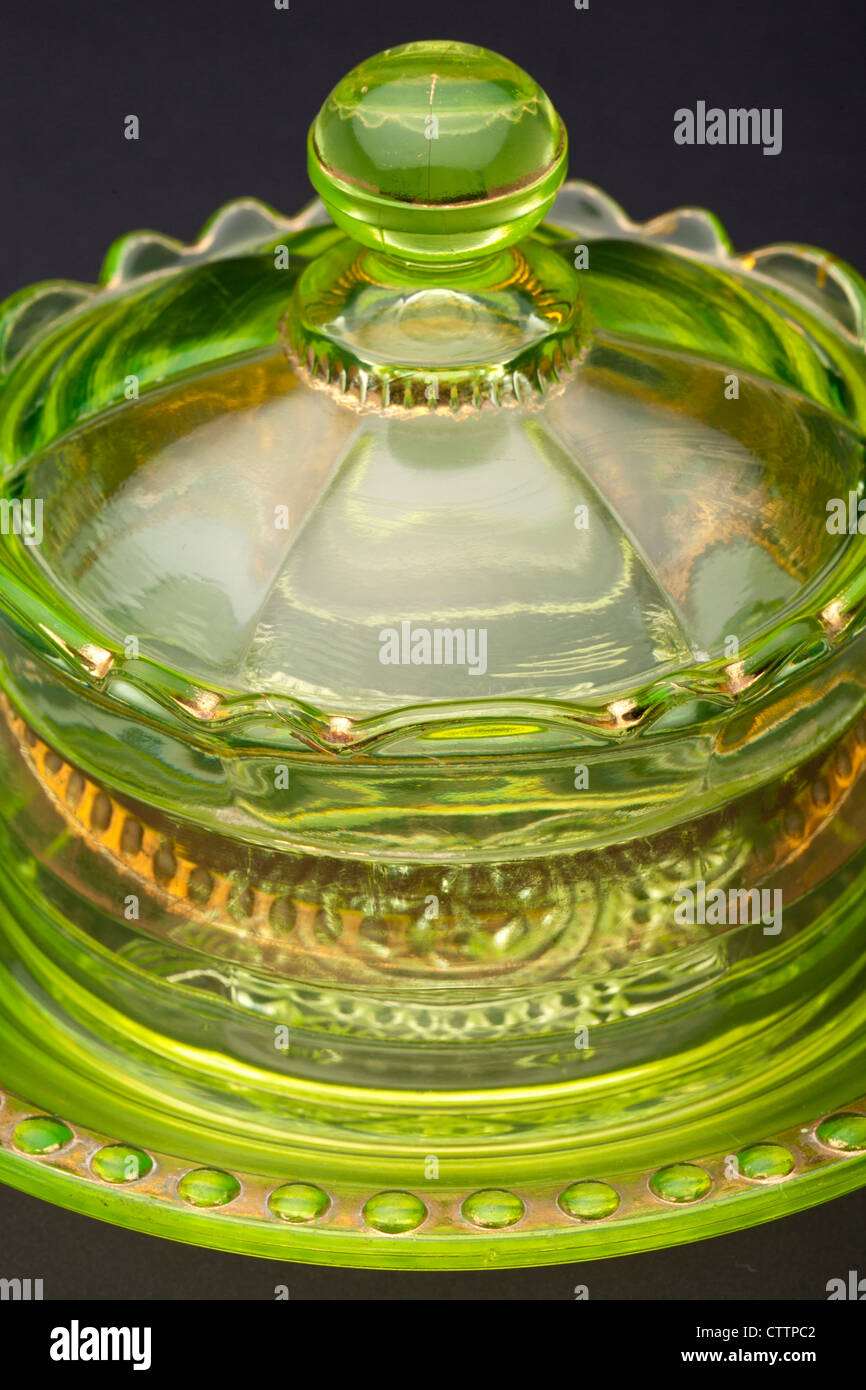 Top view of a Ranson 'gold band' Vaseline 'uranium glass' round covered butter dish produced by - Stock Image