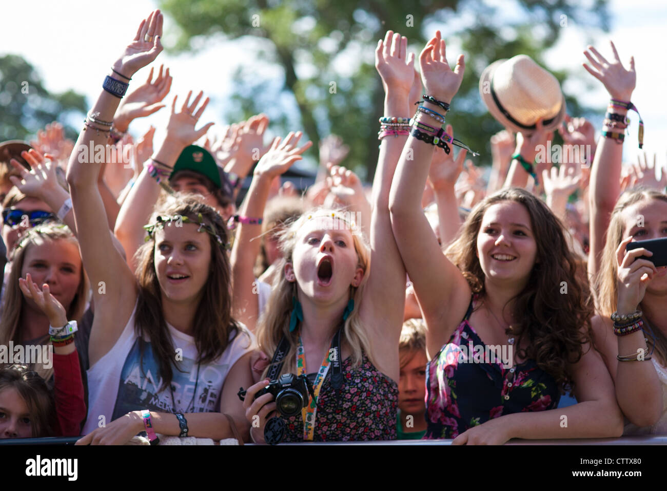 Hands crowd people hi-res stock photography and images - Alamy