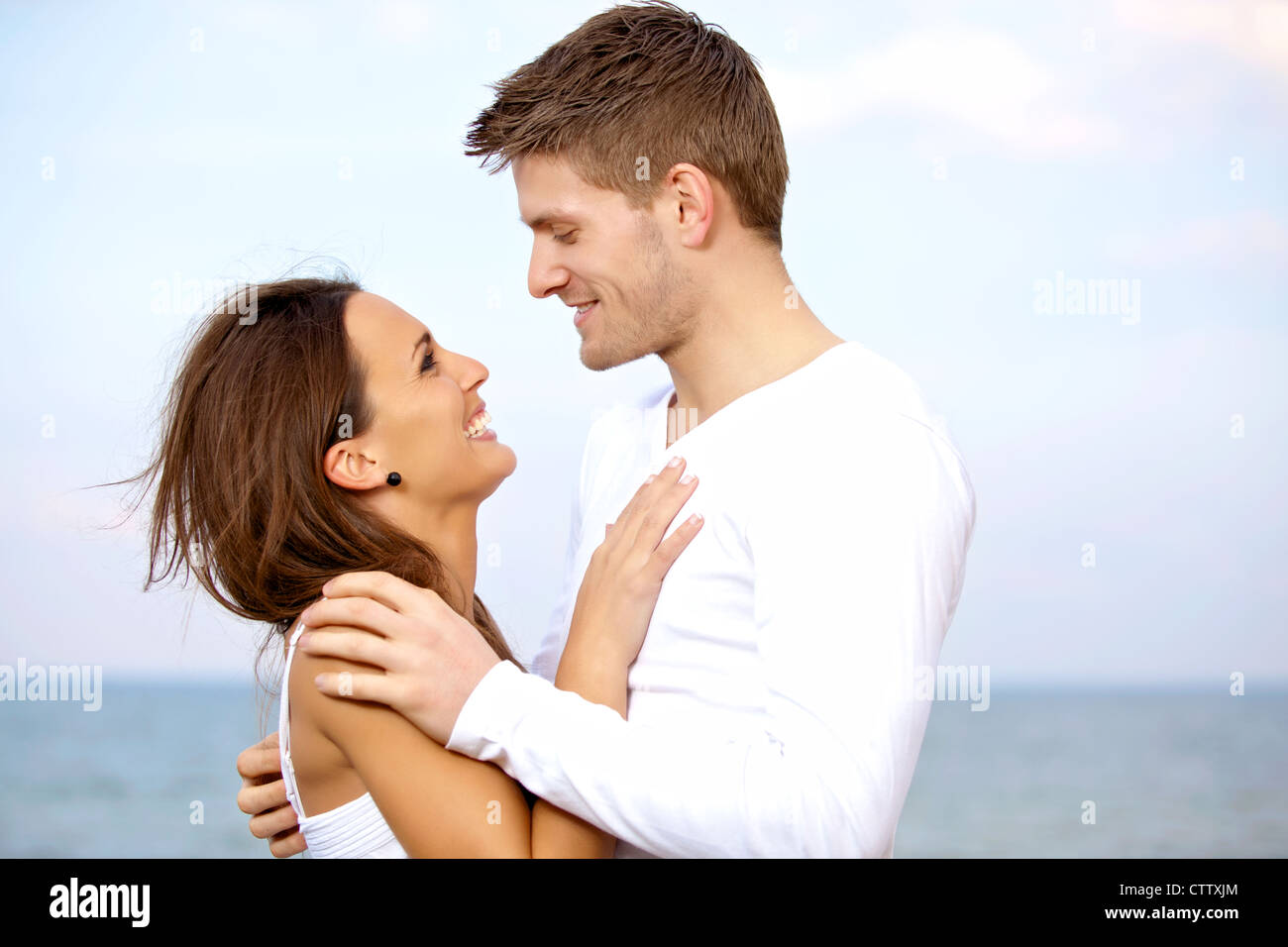Happy cute couple hugging beach hi-res stock photography and images - Alamy
