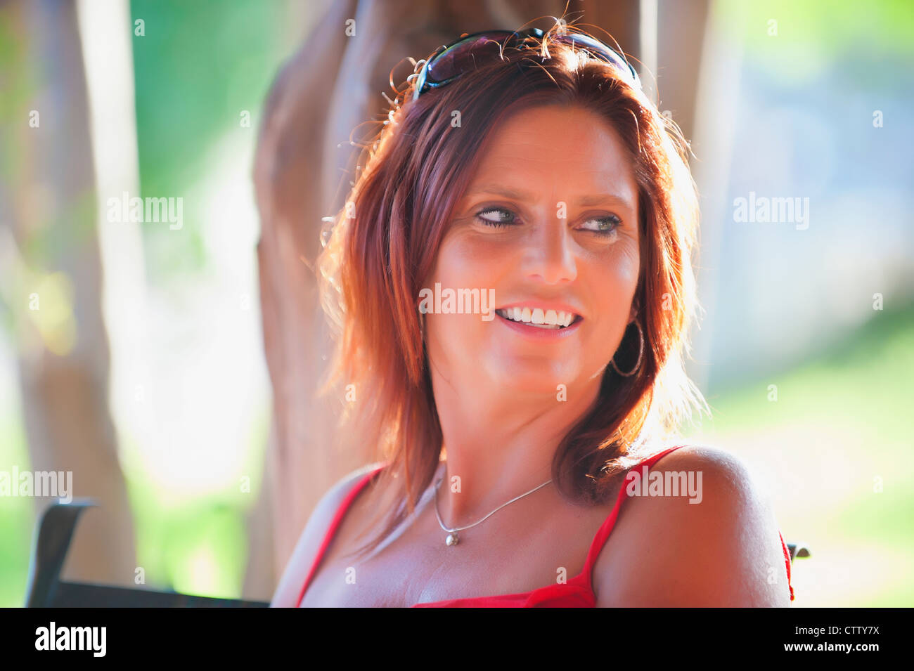 Outdoor portrait woman smiling hi-res stock photography and images - Alamy