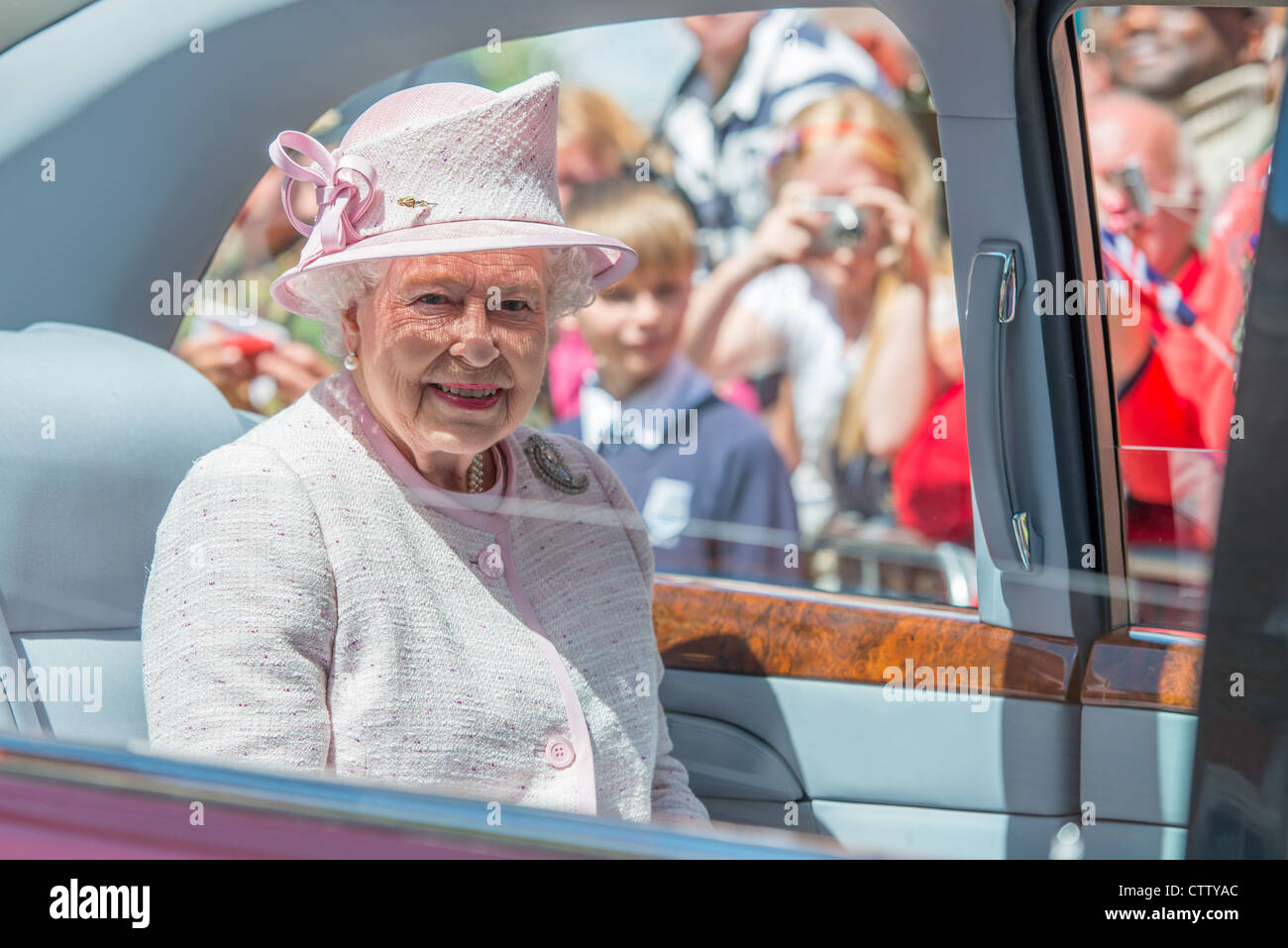 Her Majesty Queen Elizabeth II during the Royal Visit to Worcester to open the new Worcester Library 'The Hive' in July 2012. Stock Photo
