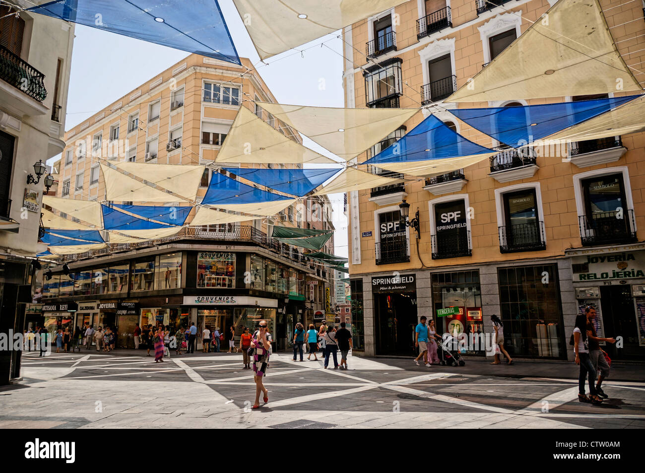 Calle preciados madrid hi-res stock photography and images - Alamy