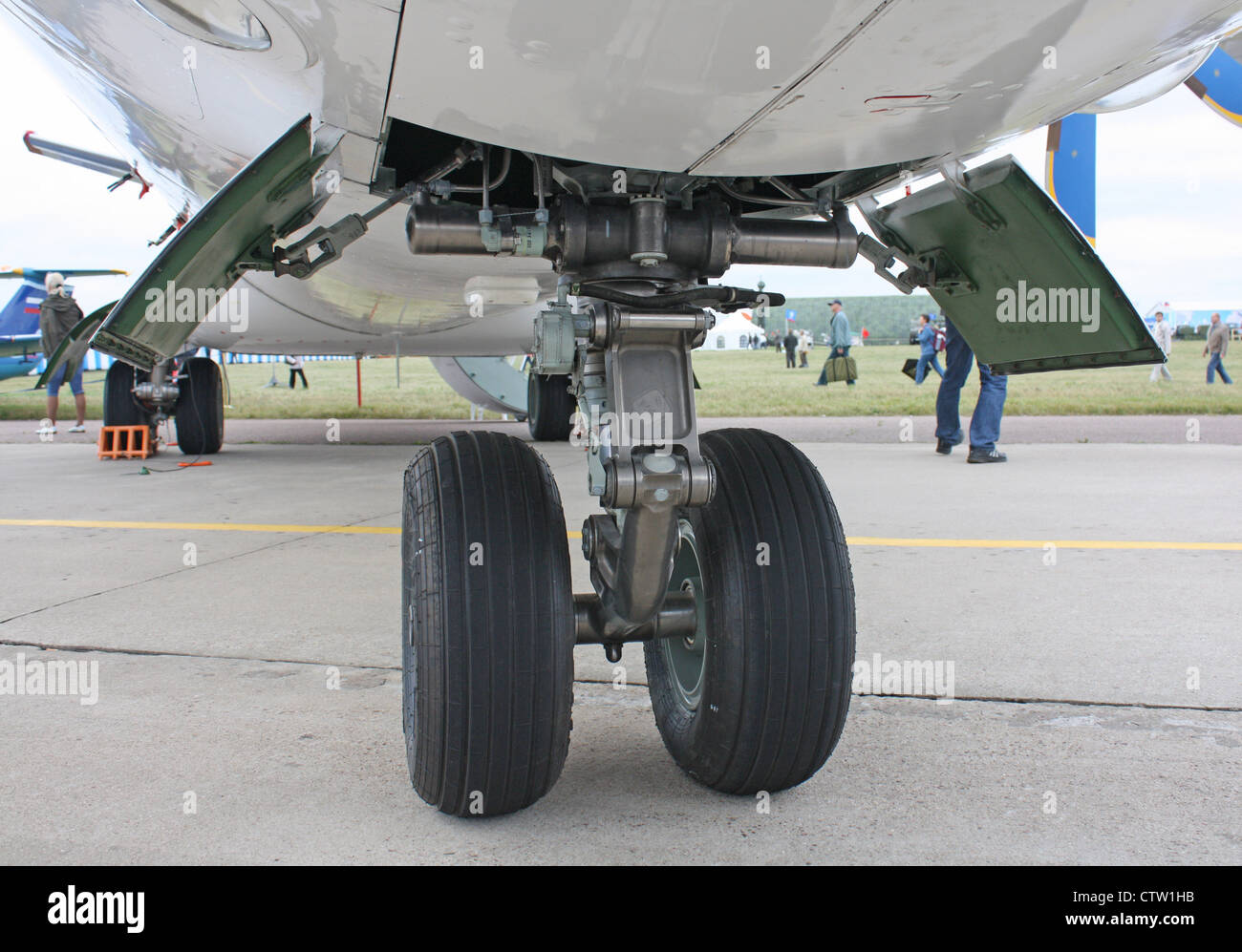 Antonov An-140-100 Undercarriage Stock Photo - Alamy