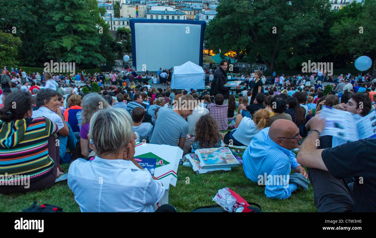 Paris, France, Open Air, Audience at Outdoor French CInema Show, 'Forum des Images', in the Butte Montmartre Park, free event france, people at the outdoor movies, france cinema large crowd from behind Stock Photo