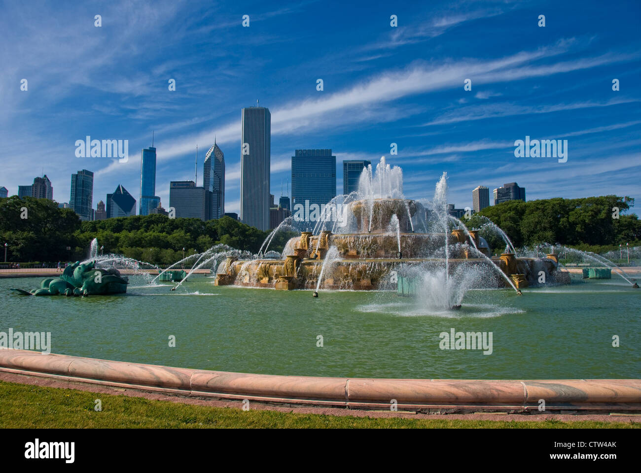 Buckingham Fountain in Grant Park, Chicago Illinois Stock Photo - Alamy