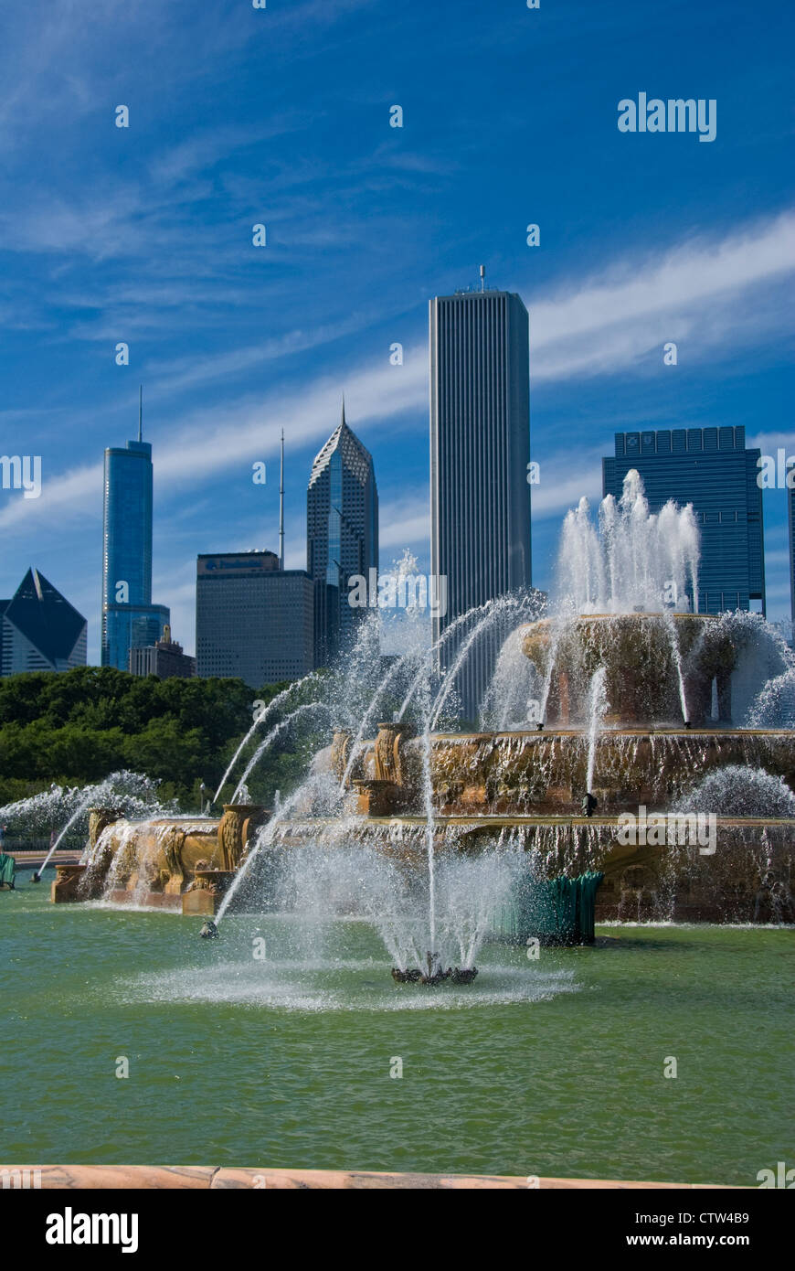 Buckingham Fountain in Grant Park, Chicago Illinois Stock Photo - Alamy