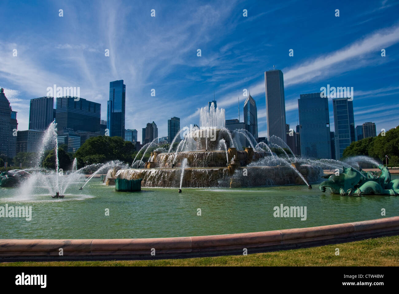 Buckingham Fountain in Grant Park, Chicago Illinois Stock Photo - Alamy