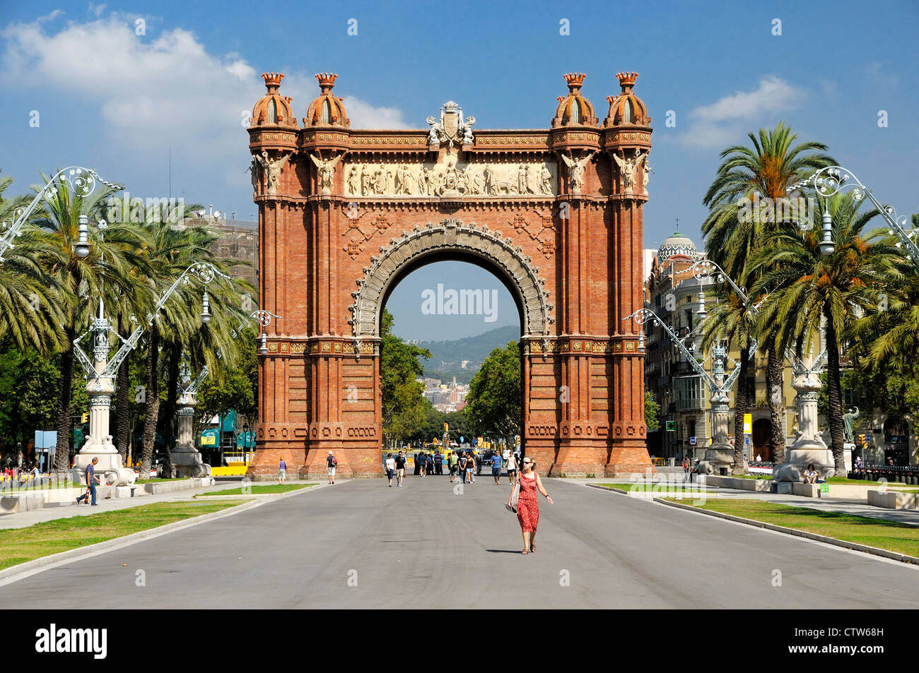 arc-de-triomf-passeig-de-llu-s-companys-barcelona-spain-stock-photo