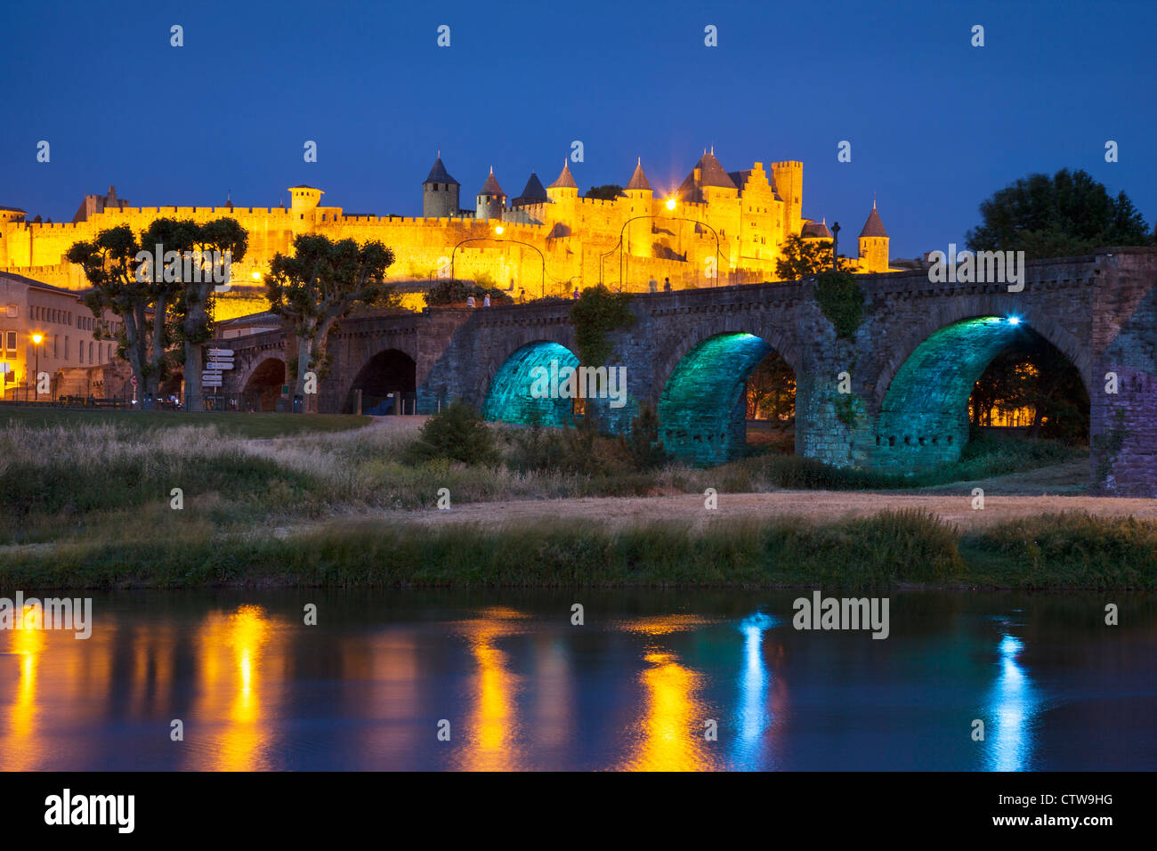 Twilight over Carcassonne and river Aude, Languedoc-Roussillon, France Stock Photo
